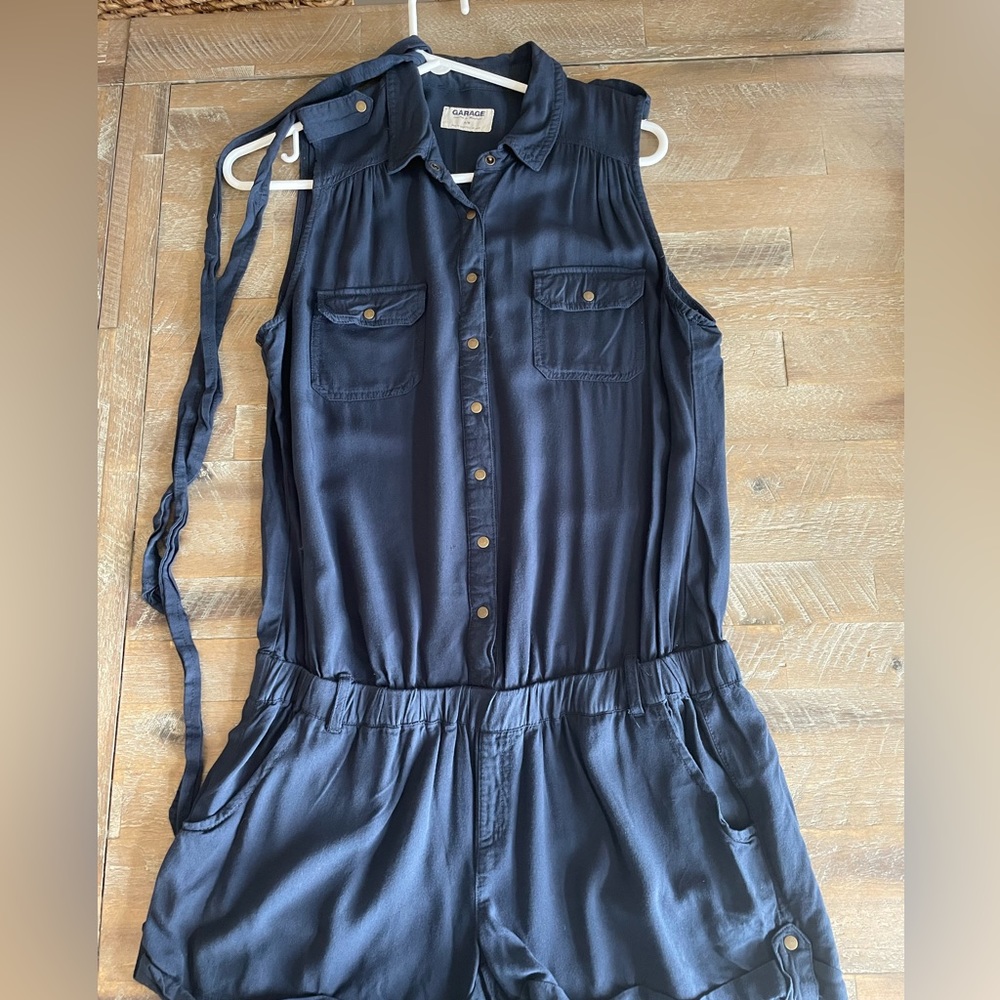 Navy romper ! With pockets!